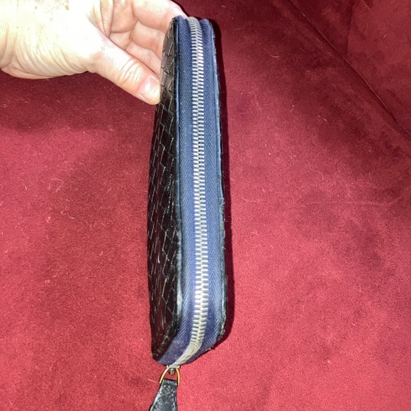 Bottega Veneta Black Woven Leather  zip around Wallet - Picture 3 of 10